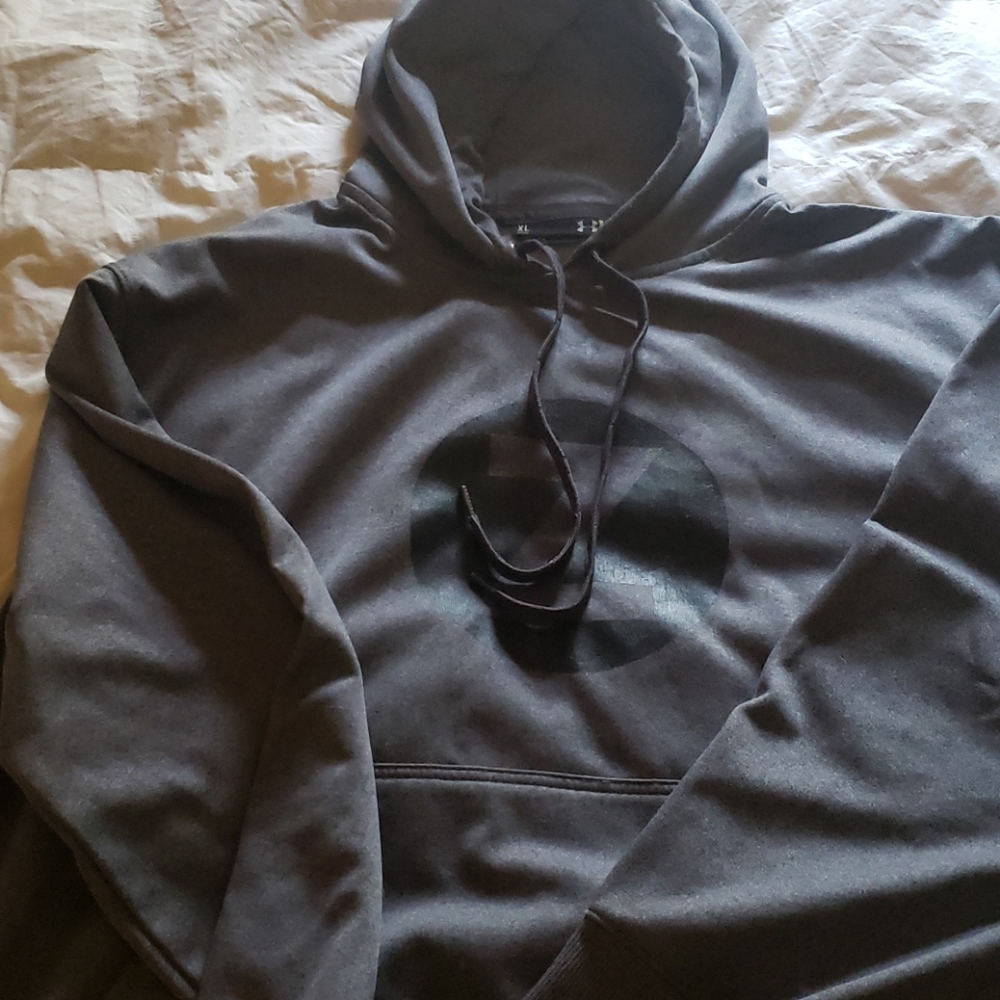 Last Chance Sales Drop...Under Armour Gray Hoodie Size 1XL..Will NOT BE LOWERED!